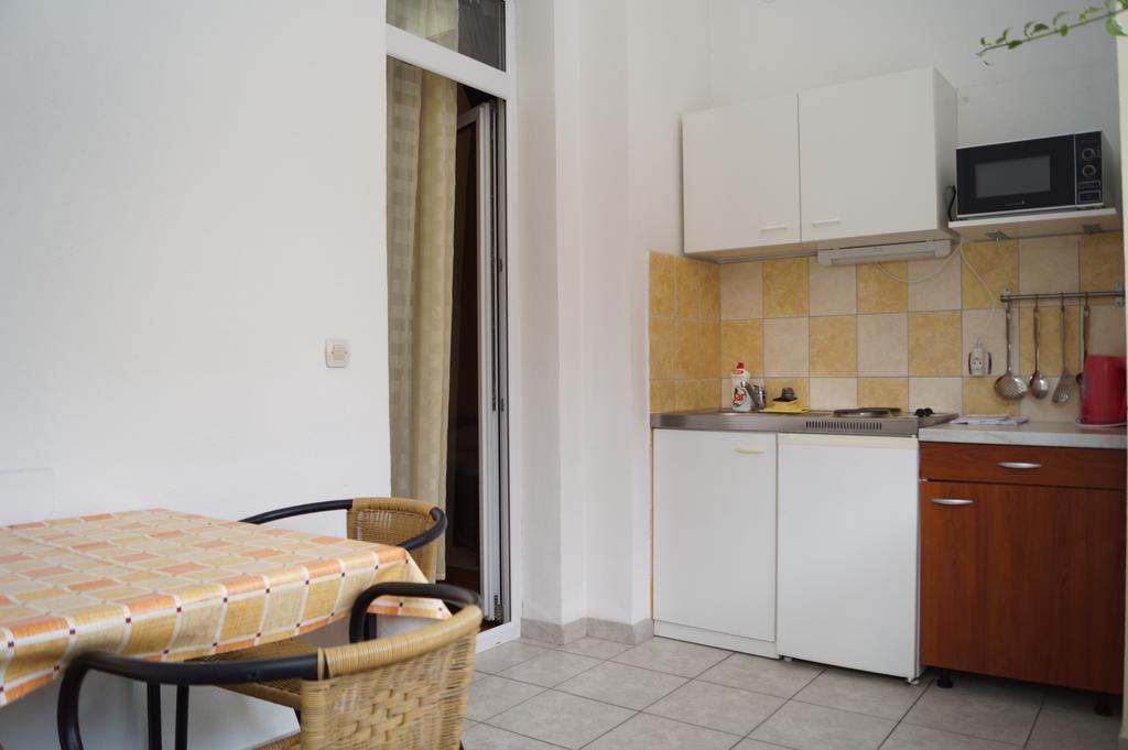Studio Apartments Marija With Private Parking Makarska Exterior photo