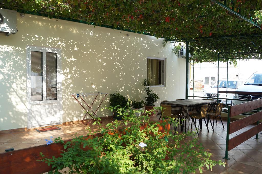 Studio Apartments Marija With Private Parking Makarska Exterior photo