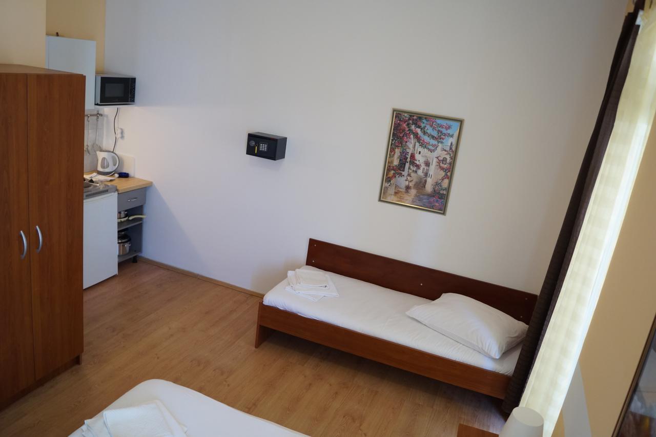 Studio Apartments Marija With Private Parking Makarska Exterior photo
